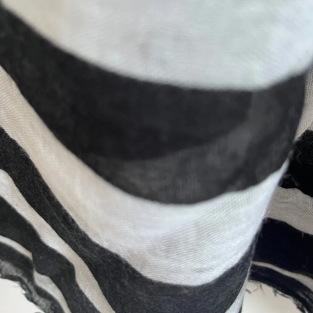 Taroni Elegant Black and White Striped sheer Scarf